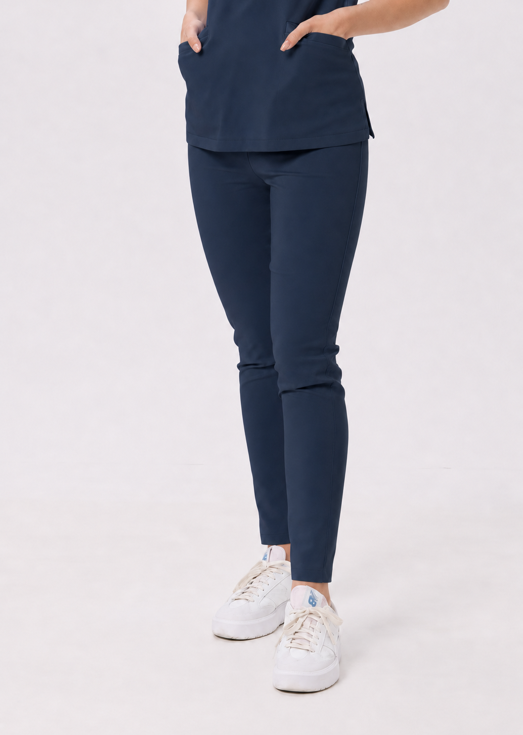 Spodnie medyczne damskie skinny Ella, kolor granatowy, przód